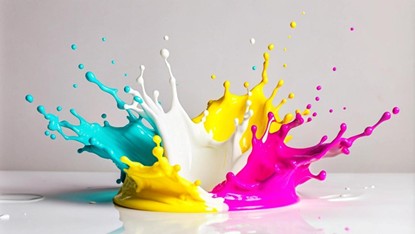 Tintas de colores salpicando